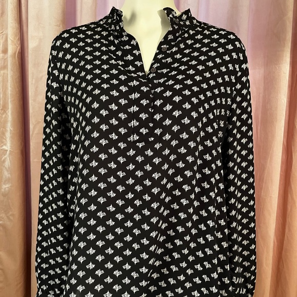 LOFT delicate black blouse with white flowers and ruffled collar and sleeves - Picture 1 of 13